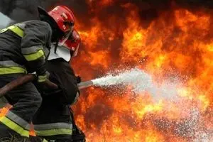 آتش‌سوزی گسترده در کارگاه تولید پلاستیک