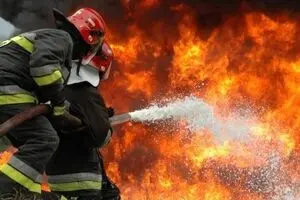 آتش‌سوزی گسترده در کارگاه تولید پلاستیک