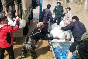 بازدید نمایندگان وزیر بهداشت از مناطق سیل‌زده