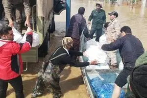 بازدید نمایندگان وزیر بهداشت از مناطق سیل‌زده