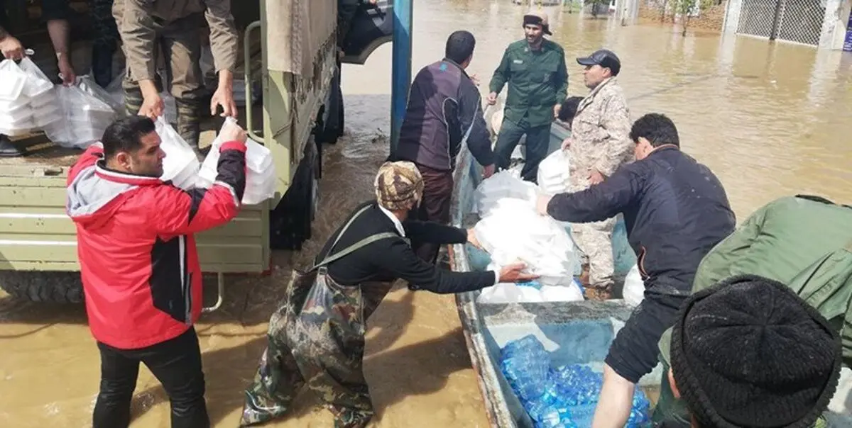بازدید نمایندگان وزیر بهداشت از مناطق سیل‌زده