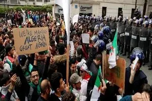 احزاب مخالف الجزایر خواستار تشکیل شورای انتقالی شدند