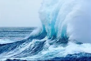 تشکیل موج‌هایی تا ارتفاع ۳ متر در خلیج فارس و دریای عمان طی ۴ روز پیاپی