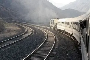 آمادگی راه آهن برای انتقال مسافران و خودرو‌های آسیب دیده در شیراز