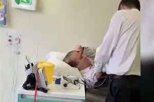 وزیر اطلاع رسانی پاکستان صحت بیماری نواز شریف را به چالش کشید