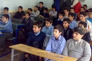 کلاس‌های درس تمام دانش‌آموزان مناطق سیل‌زده در روز ۱۷ فروردین دایر است