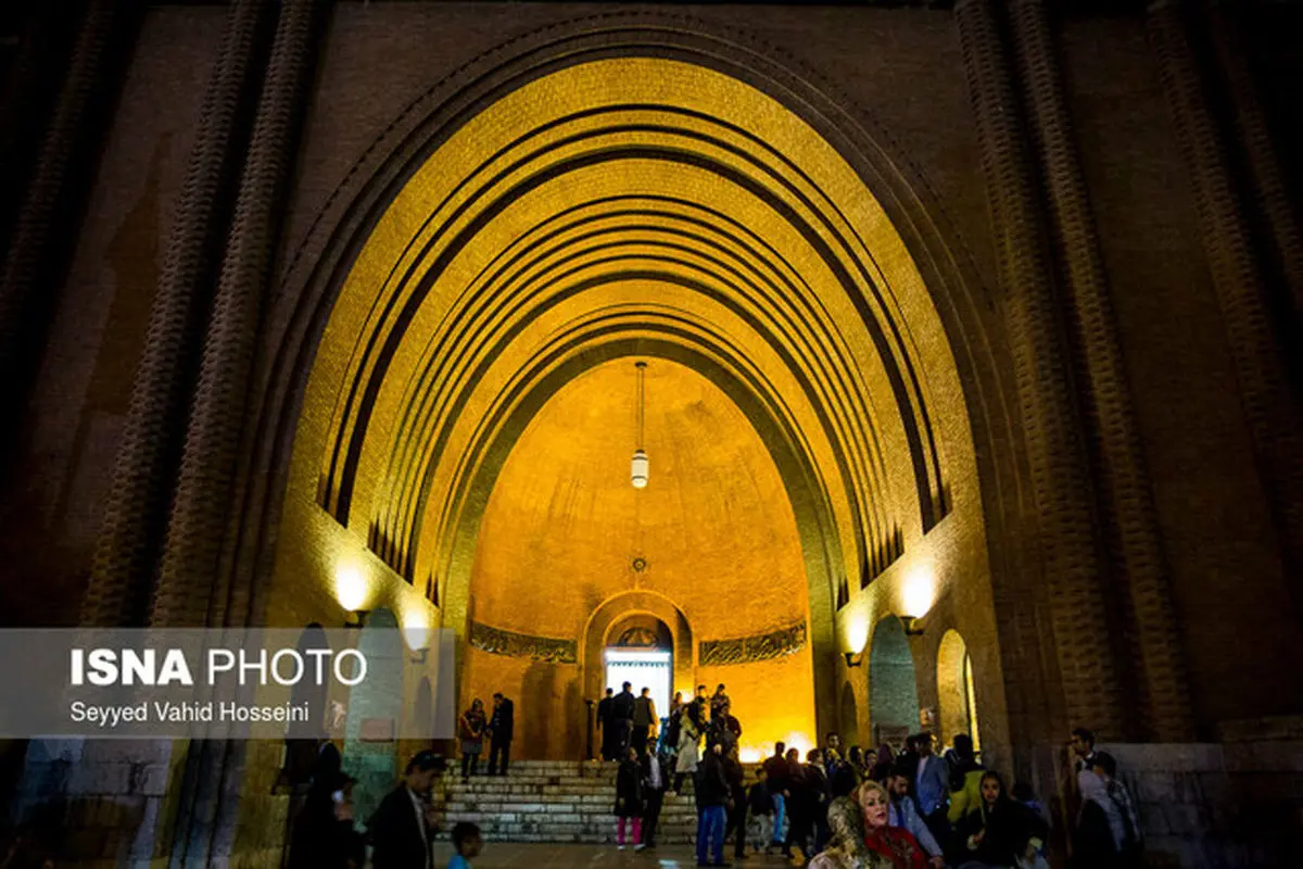 ۱۱۰۰۰ نفر دیشب به موزه رفتند