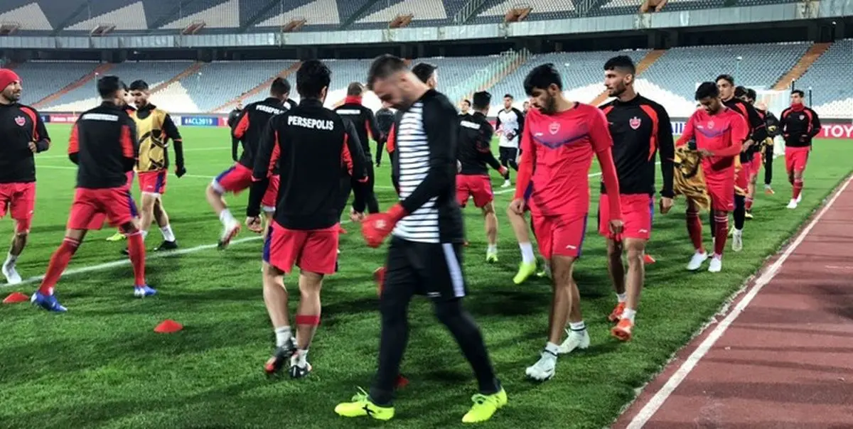 تقسیم سرخ پوشان به دو گروه؛ارسال از جناحین و شوت به سمت دروازه