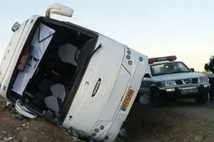 اعلام جزئیات تصادف یک دستگاه اتوبوس با دو دستگاه سواری در محور قم تهران