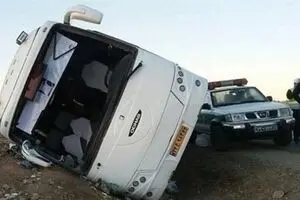 اعلام جزئیات تصادف یک دستگاه اتوبوس با دو دستگاه سواری در محور قم تهران