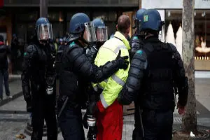 بازداشت ده‌ها معترض در فرانسه در بیستمین شنبه اعتراضات