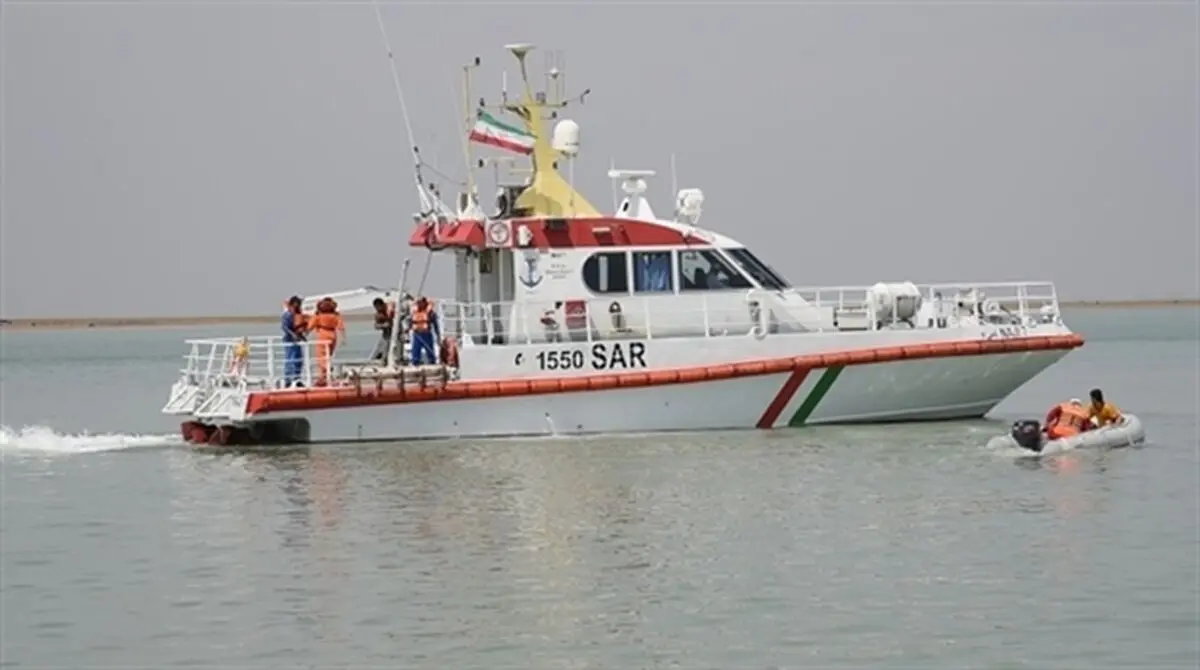 نجات جان خدمه یک فروند موتور لنج به گل نشسته در رودخانه بهمنشیر