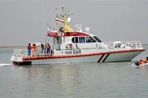 نجات جان خدمه یک فروند موتور لنج به گل نشسته در رودخانه بهمنشیر