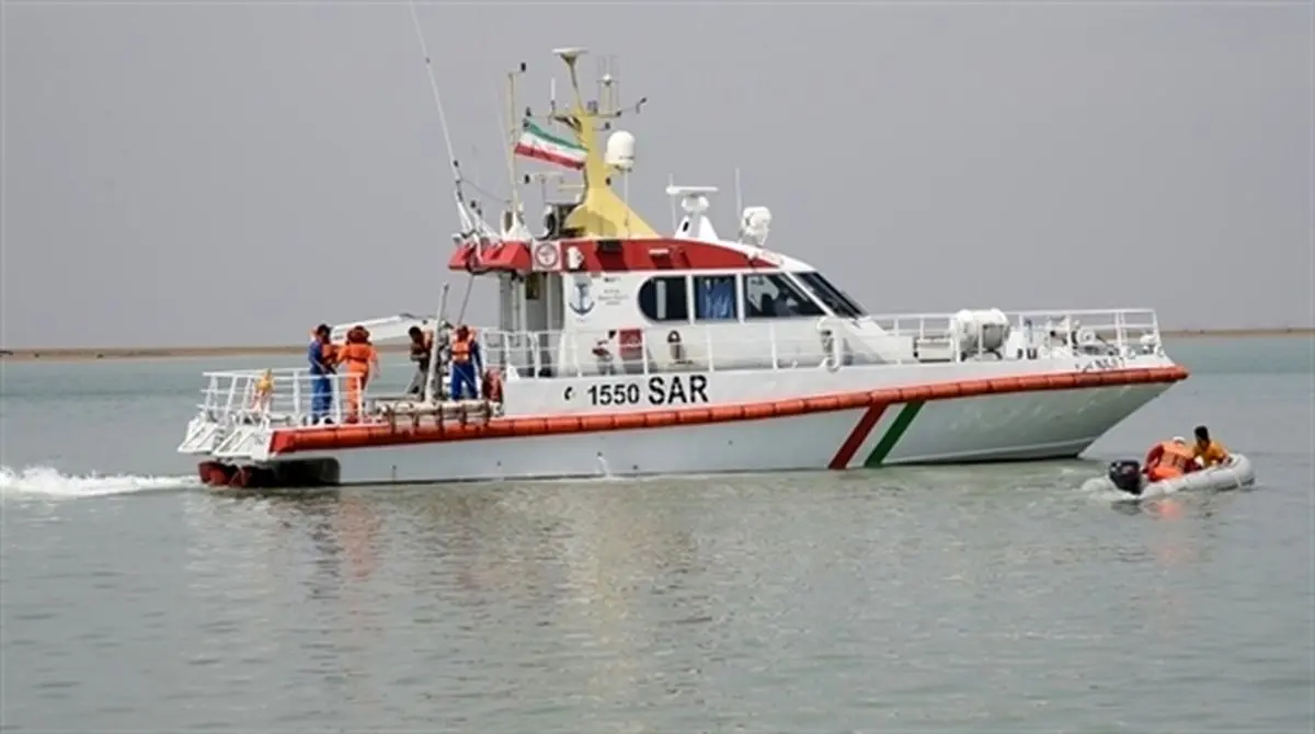 نجات جان خدمه یک فروند موتور لنج به گل نشسته در رودخانه بهمنشیر