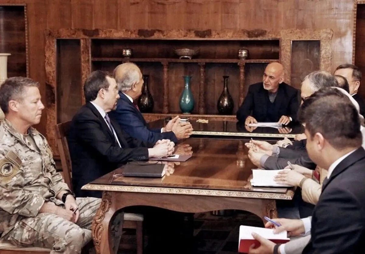 برگزاری نشست مشترک «غنی» و «خلیلزاد» با سیاسیون افغانستان