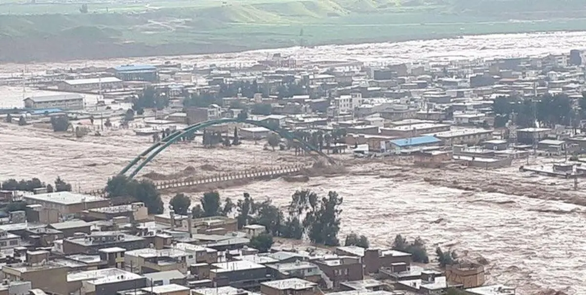 ستاد اجرایی فرمان حضرت امام(ره) در کنار سیل‌زدگان خوزستان