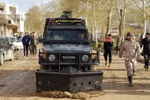 تلاش‌های بی‌وقفه بسیجیان و گروه‌های جهادی برای پاکسازی خرم‌آباد +عکس