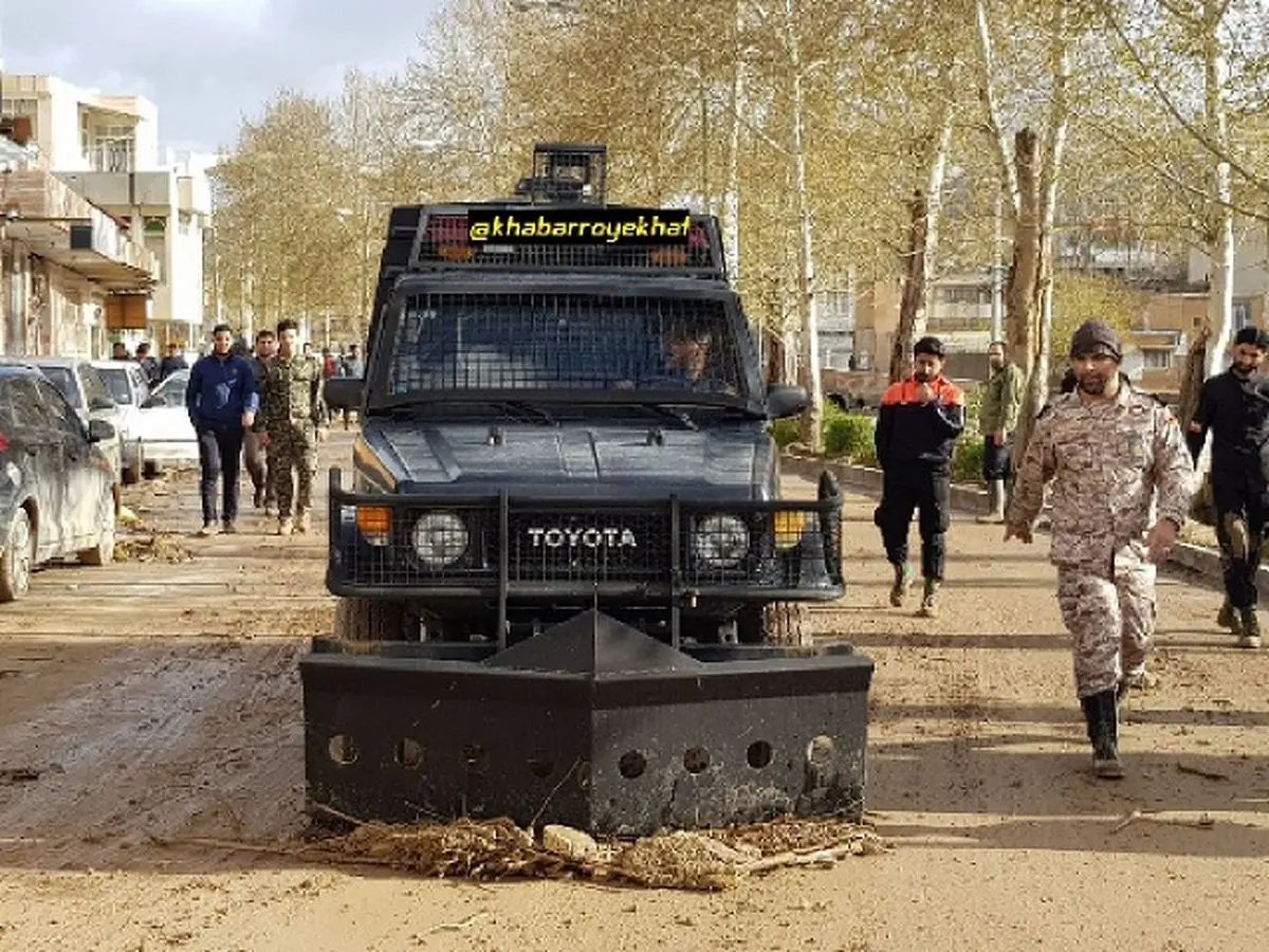 تلاش‌های بی‌وقفه بسیجیان و گروه‌های جهادی برای پاکسازی خرم‌آباد +عکس