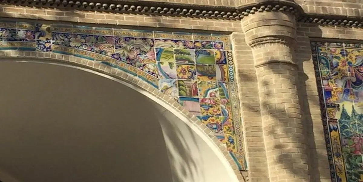 کاشی‌کاری عمارت مسعودیه مربوط به ۴۰ سال قبل است