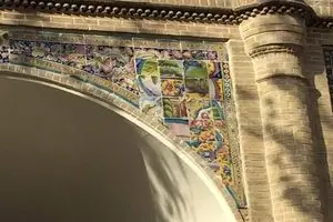 کاشی‌کاری عمارت مسعودیه مربوط به ۴۰ سال قبل است