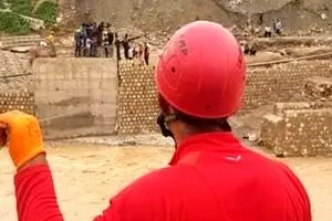 نصب «زیپ لاین» برای ایجاد راه ارتباطی میان روستاهای سیل زده لرستان+ عکس