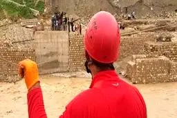 نصب «زیپ لاین» برای ایجاد راه ارتباطی میان روستاهای سیل زده لرستان+ عکس