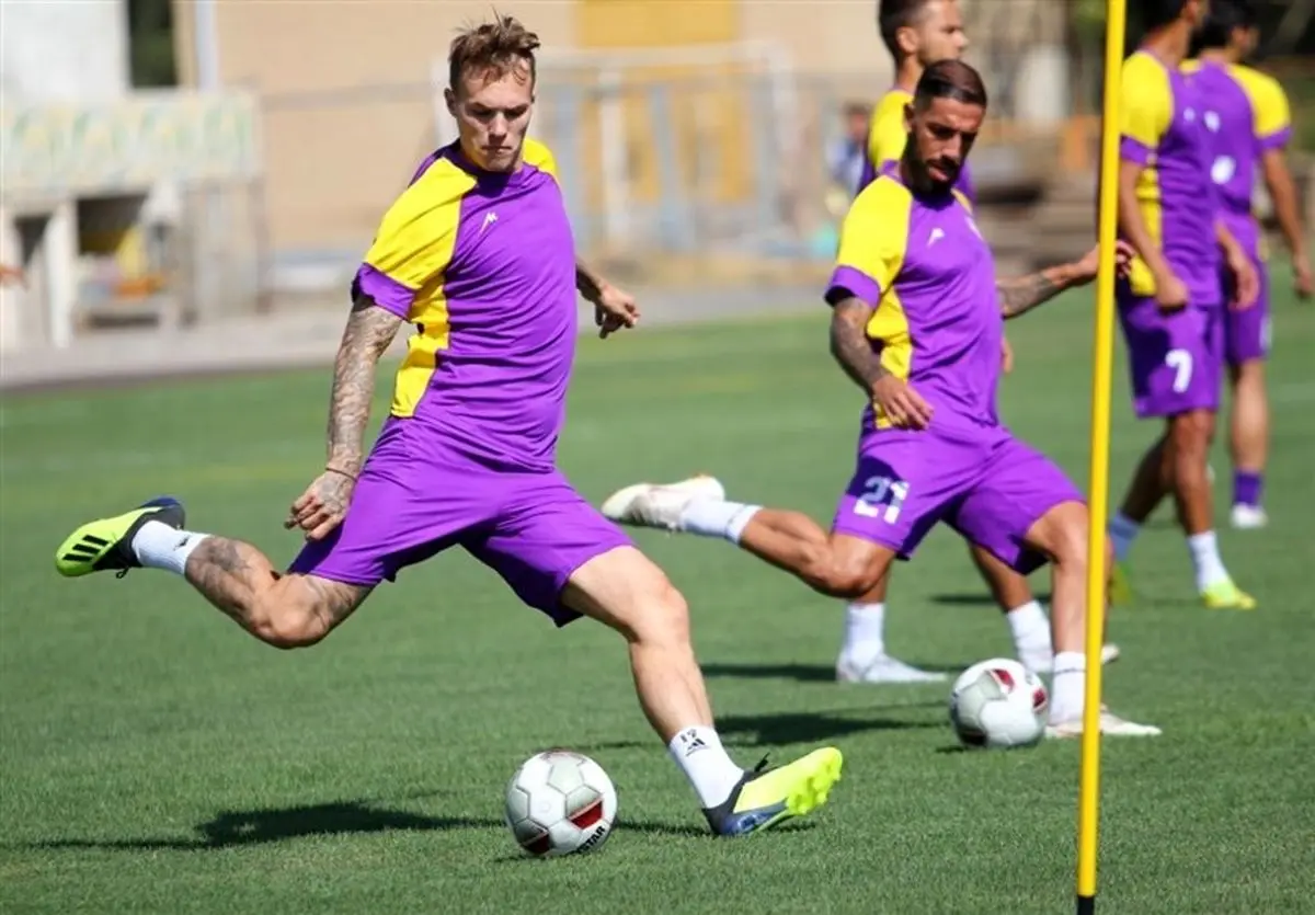 آخرین وضعیت کنستانت و اروین برای بازگشت به تراکتورسازی/ احتمال شکایت به فیفا و فسخ قرارداد مهاجم اسکاتلندی