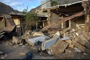 معدوم‌سازی ۳۵ تن ماده غذایی مشکوک در مناطق سیل‌زده/ توزیع کلر بین مردم