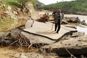 بازسازی جاده‌های آب‌برده‌ با همکاری سپاه