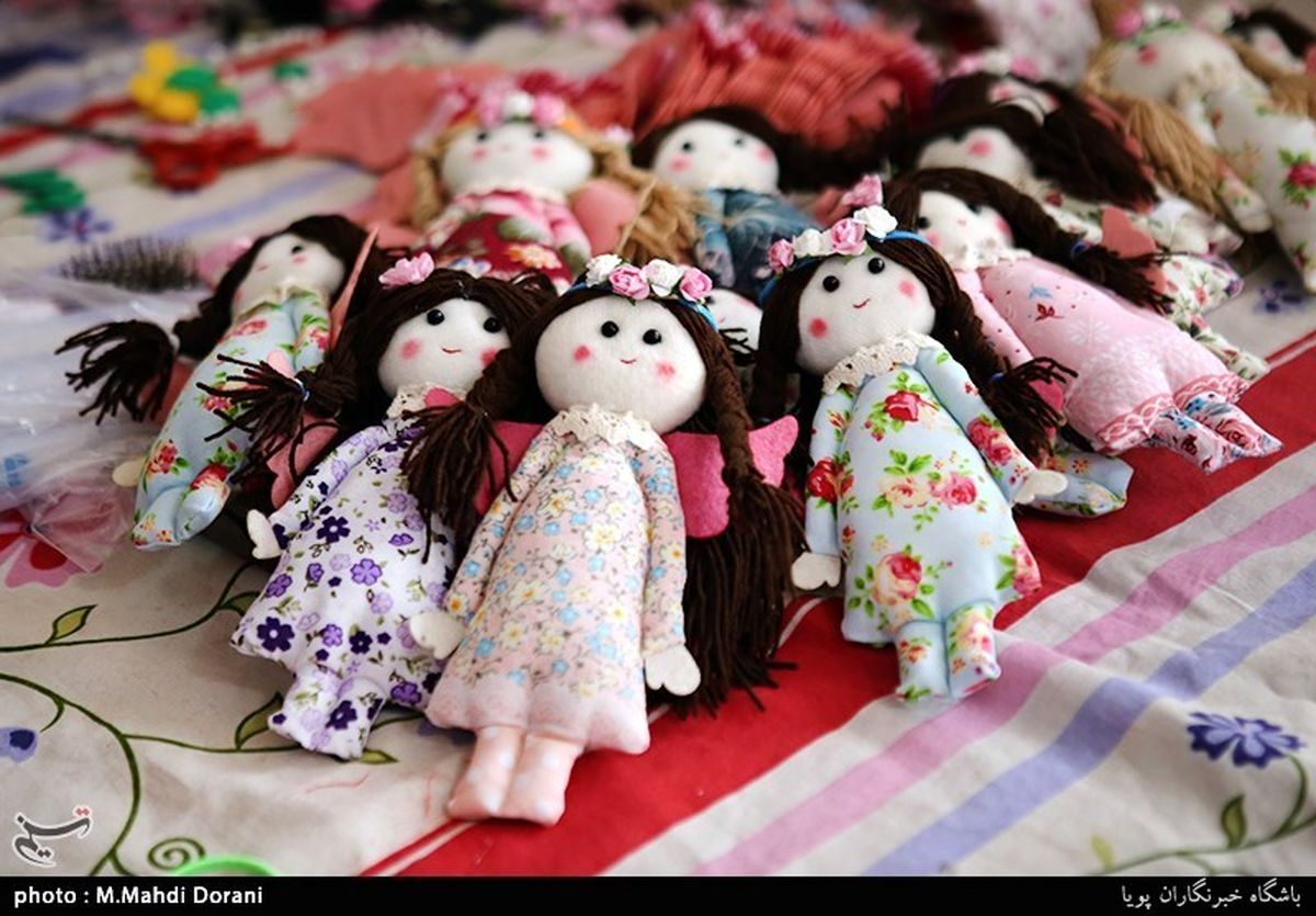 عروسک‌های اربعینی «وُداد» به دست کودکان سیل‌زده کشور