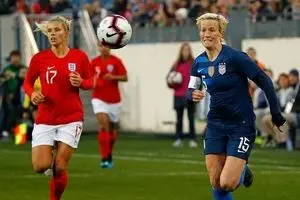 فوتبال، دیکتاتوری و فمینیسم