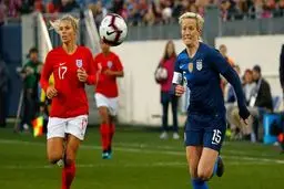 فوتبال، دیکتاتوری و فمینیسم