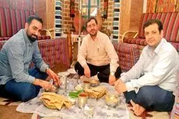 آبگوشت خوری بر سفره سیاست