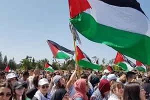 چه کسی جرأت فروش مقدسات را دارد؟