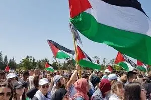 چه کسی جرأت فروش مقدسات را دارد؟