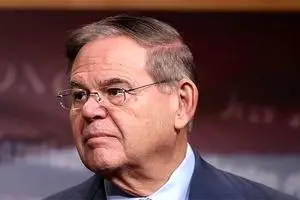 منندز: سیاست فشار حداکثری آمریکا باید به تلاش دیپلماسی تبدیل شود