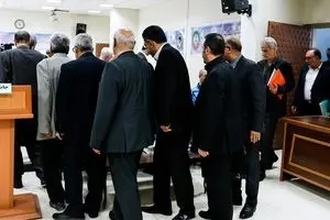 نام آشنای صف متهمان بانک سرمایه؛ از پاریس تا مک فارلین