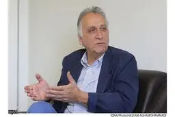 پول کشور صرف فیلم‌های تخیلی دروغین می‌شود نه دردهای جامعه