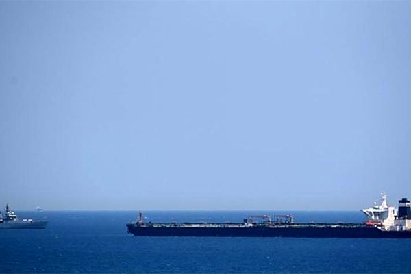 توقیف نفتکش‌های انگلیس تنها راه مقابله با دزدان دریایی ملکه