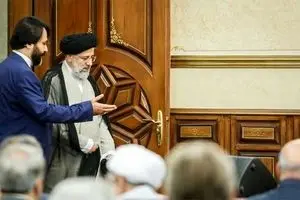 استقلال و آزادی: آواز انقلاب اسلامی