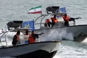 توقیف یک کشتی ‌خارجی حامل قاچاق بنزین توسط سپاه+ واکنش انگلیس