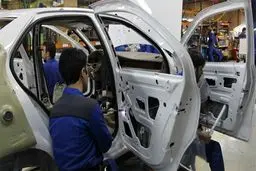 کاهش لاک پشتی قیمت خودرو در بازار