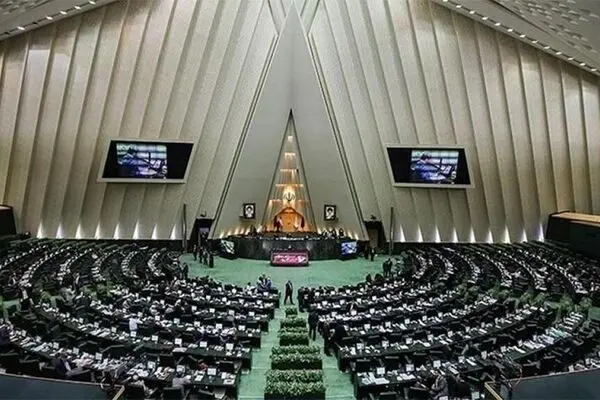 تکلیف مجلس به دولت برای بازنگری طرح‌های پالایشگاهی