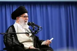 سر سفره‌ی اصحاب ثروت و قدرت تا میتوانیم حاضر نشویم