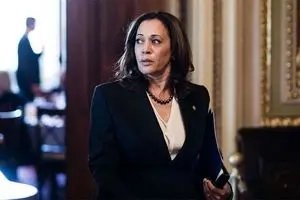 کاملا هریس: ترامپ یک انسان بُزدل و قلدر است