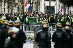 دفاع مکرون از سرکوب و وحشت‌آفرینی