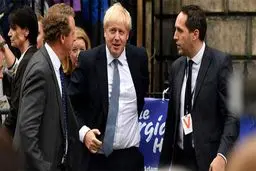 جانسون در نخستین سفر خارجی‌اش هو شد