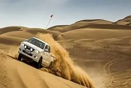 هم‌زیستی آفرود‌بازها و قاچاقچیان در لوت