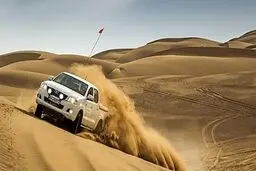 هم‌زیستی آفرود‌بازها و قاچاقچیان در لوت