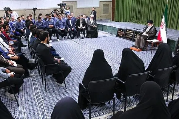 مهمترین منتقد دولت‌ها درباره خصوصی‌سازی‌ها هستم